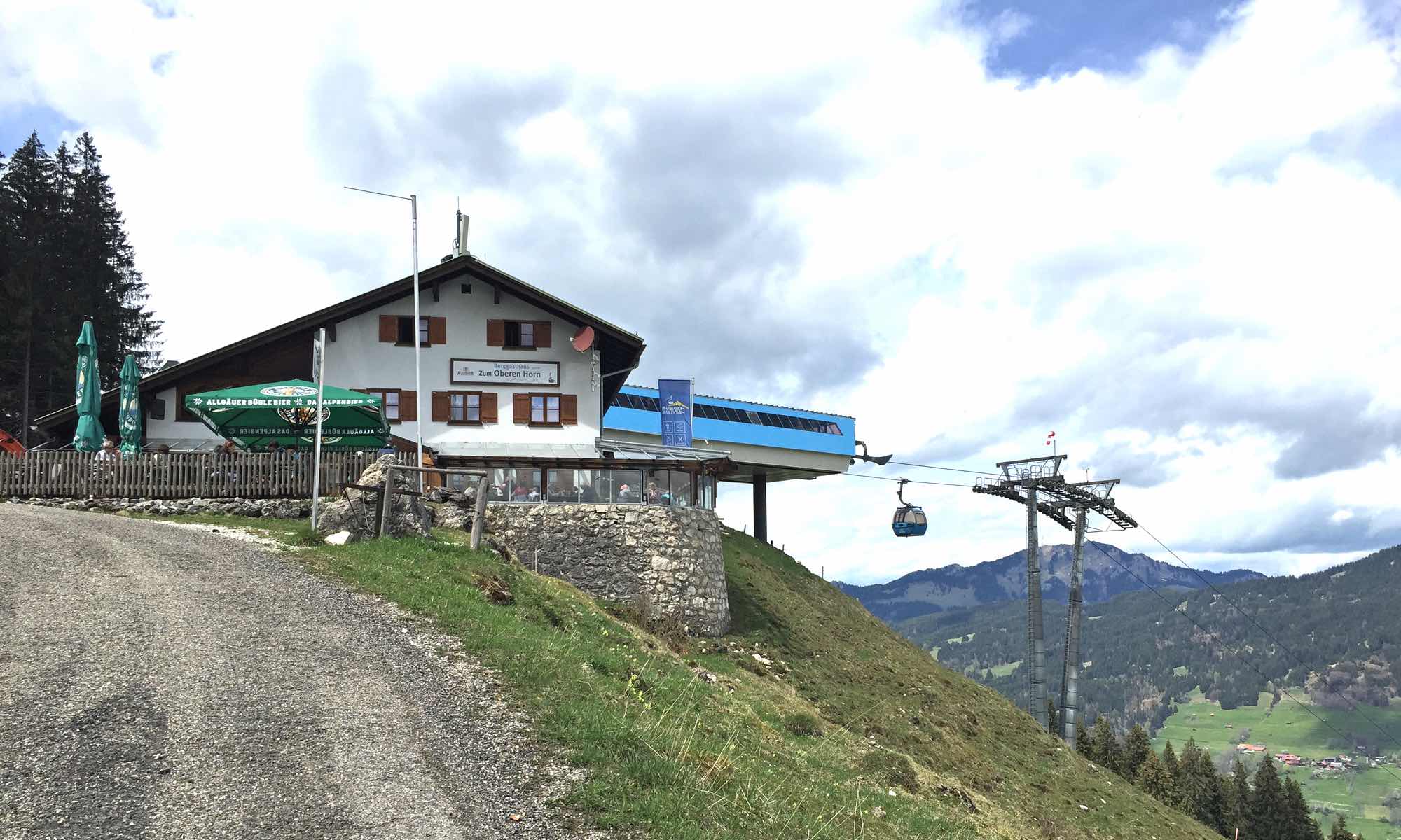 Aussenansicht vom Berggasthaus zum oberen Horn Bad Hindelang an der Bergstation der Hornbahn - ©Sylvia Becker