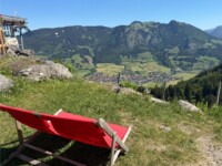 Liegestühle zum Relaxen am Berggasthaus zum oberen Horn-©Monika-Kohmann