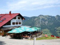 Terrasse mit herrlichem Panoramablick am Berggasthaus zum oberen Horn ©Wolfgang B. Kleiner