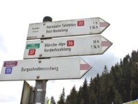 Wanderwegweiser am Berggasthaus zum oberen Horn - ©Rainer Becker Wanderwegweiser am Berggasthaus zum oberen Horn - ©Rainer Becker