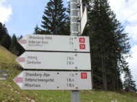 Wanderwegweiser am Berggasthaus zum oberen Horn - ©Rainer Becker Wanderwegweiser am Berggasthaus zum oberen Horn - ©Rainer Becker