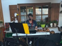 Musikabend mit Salvatore - Italienische Musik am Berggasthaus zum oberen Horn ©Florian Kohmann Musikabend mit Salvatore - Italienische Musik am Berggasthaus zum oberen Horn ©Florian Kohmann